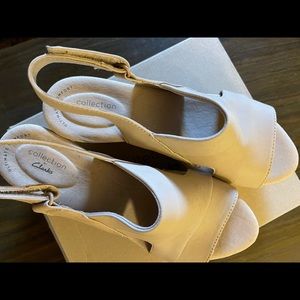 Clarks womens wedge sandal size 9wide